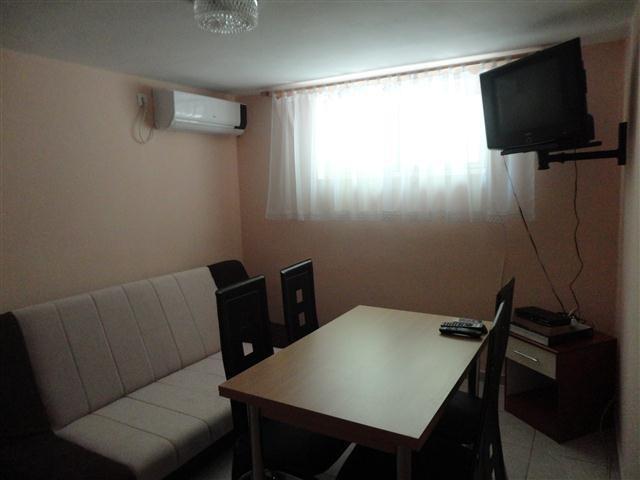 Apartmani-Dević--50m-od-plaže