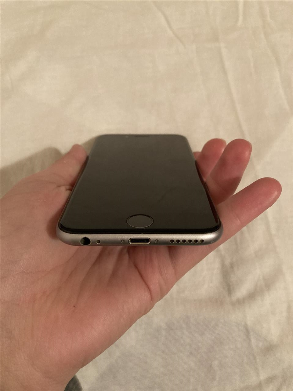 Prodajem-Iphone-6S-space-grey-32GB