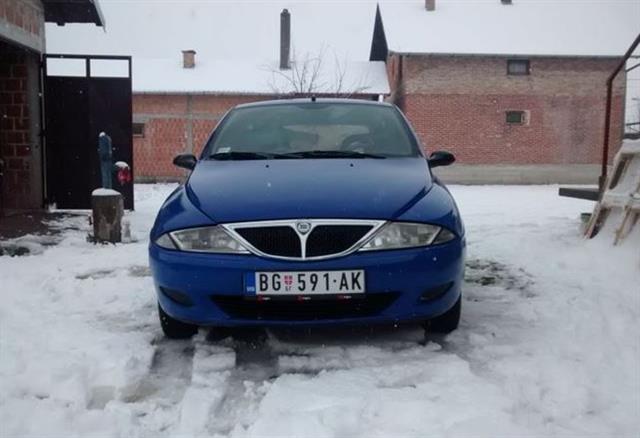 Lancia-Ypsilon-1-2--01-