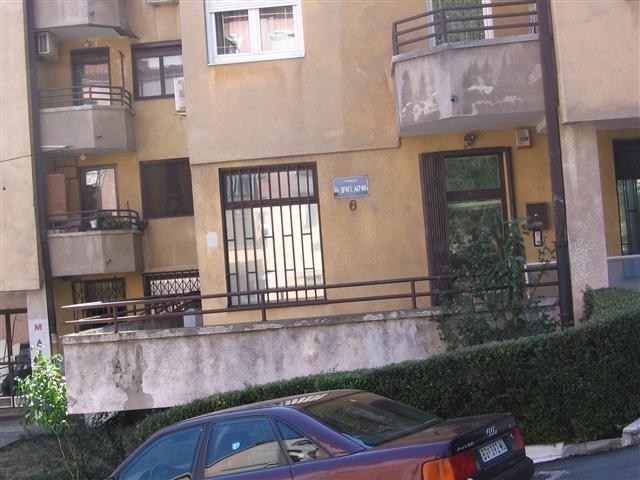 Namešten poslovni prostor 53m2 