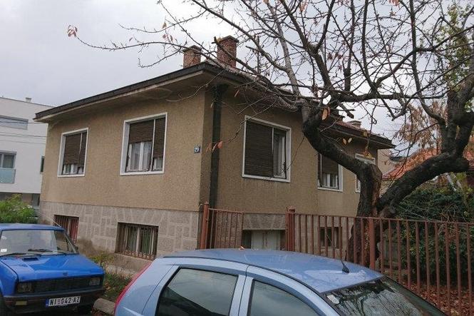 3 Kuce sa dvoristem Centar Nisa 
