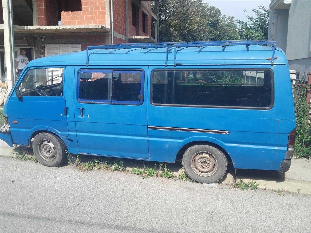 Kombi-Mazda-E-2000