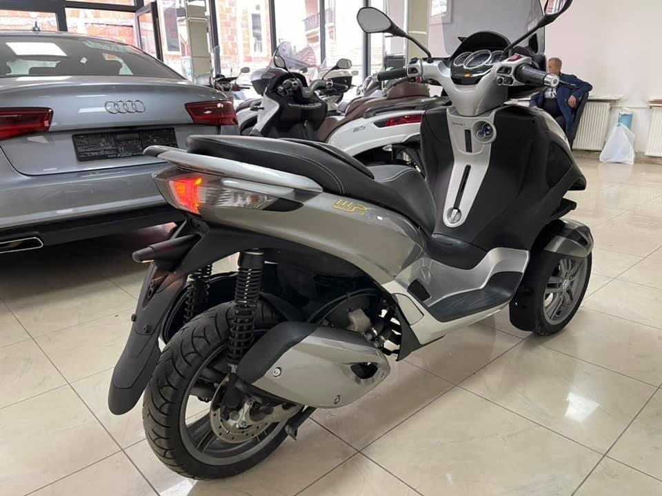 Piaggio-MP3-300-ie-2012-godina