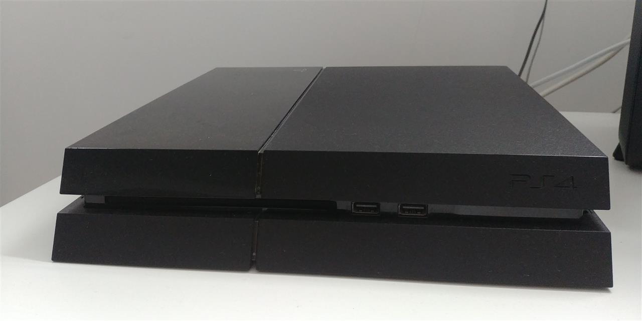 PRODAJEM-PS4