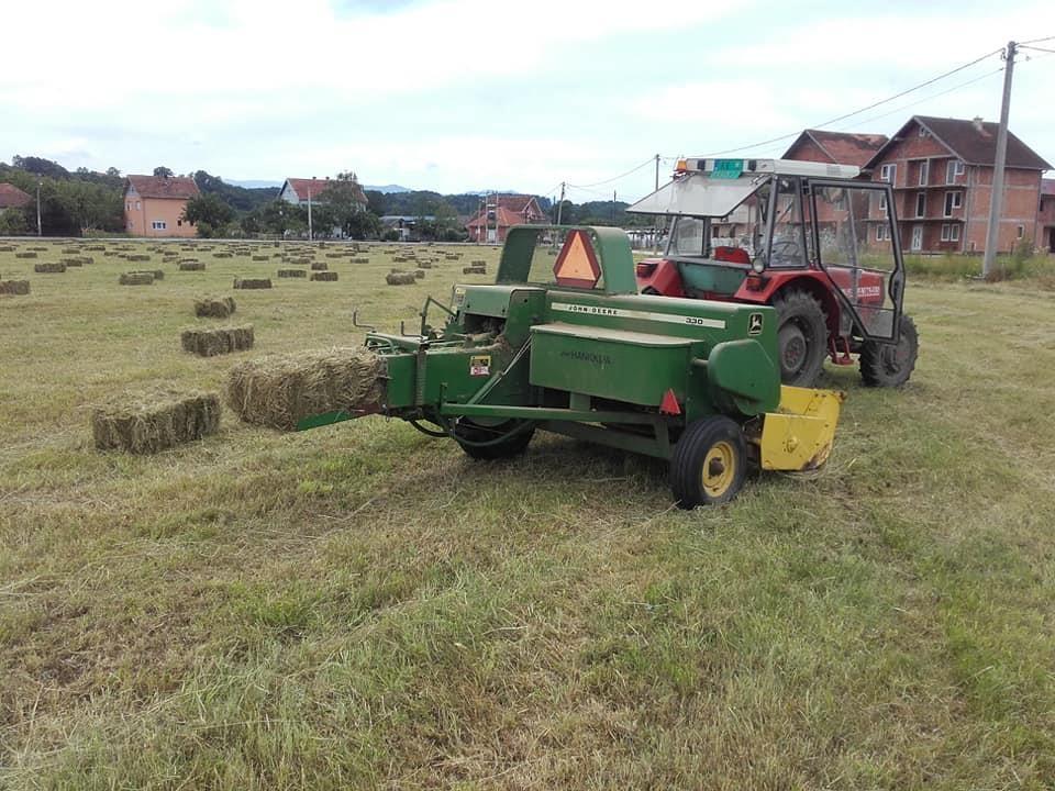 John-Deere-330