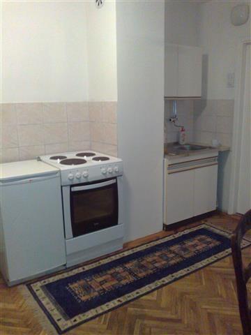 Izdajem-dvosoban-stan-55m2-kod-hale-Pionir