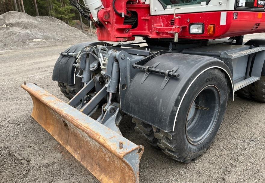 2018-Takeuchi-TB295W