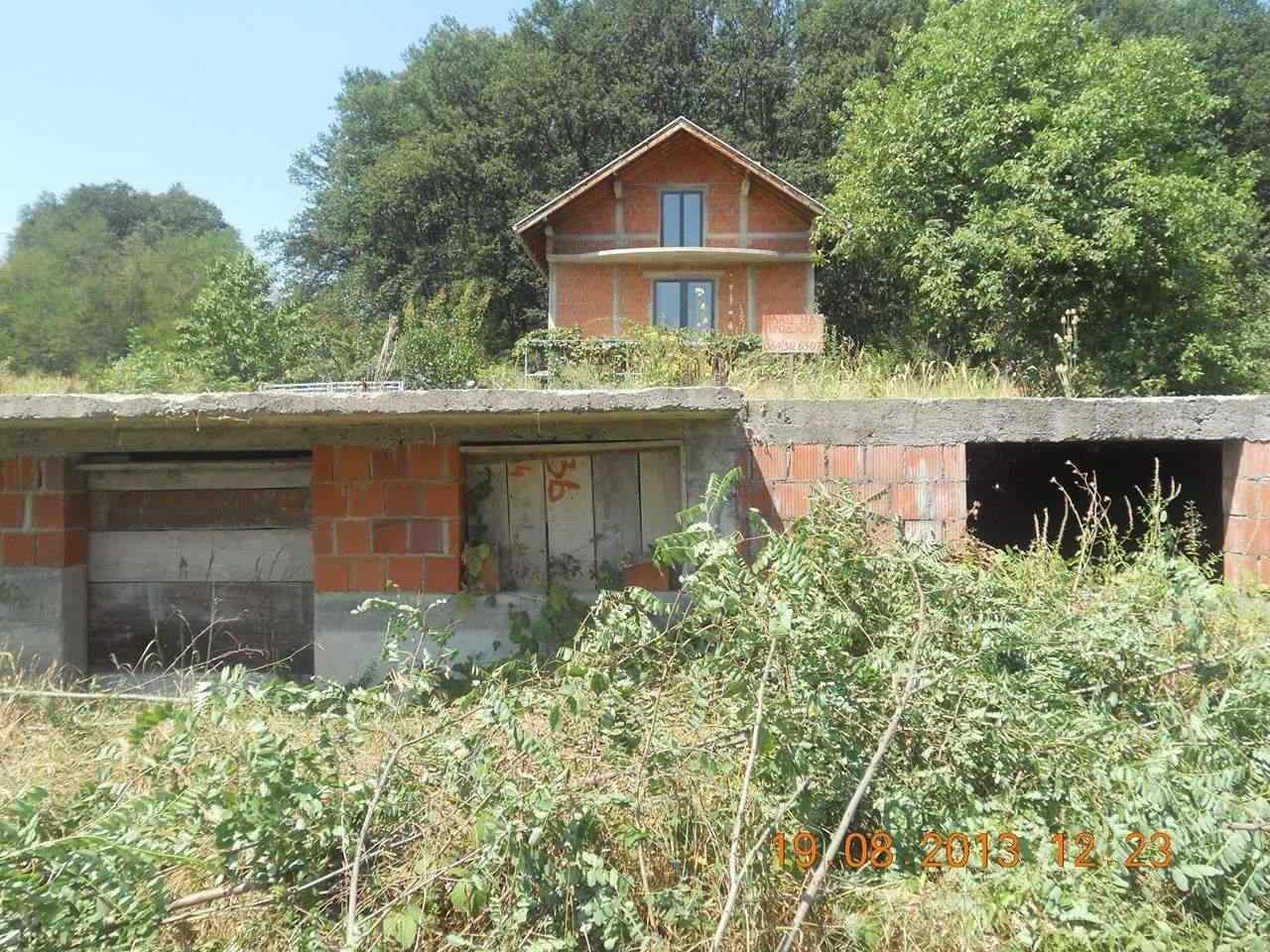 Plac-sa-temeljom