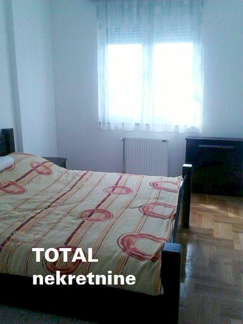 UKNJIZEN-troiposoban-stan-u-centru-grada
