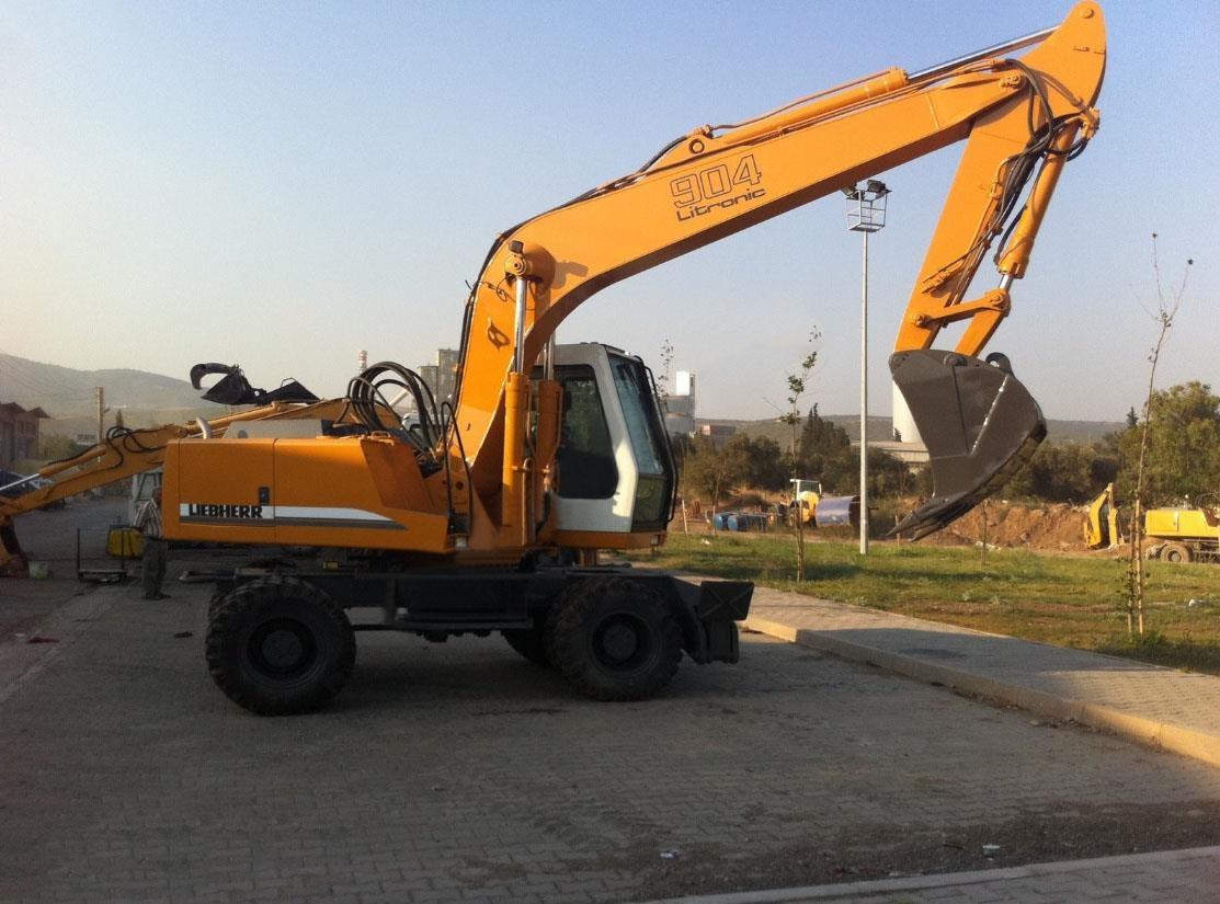LIEBHERR-904---2005