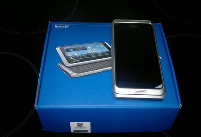 Nokia E7, nova