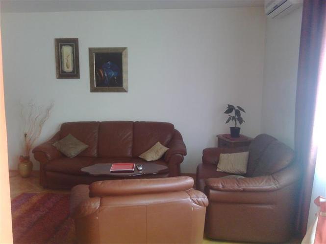 Prelep stan 87m2 B. Adzije