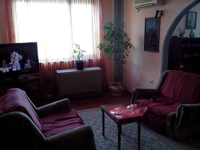 Trosoban stan u strogom centru Paracina