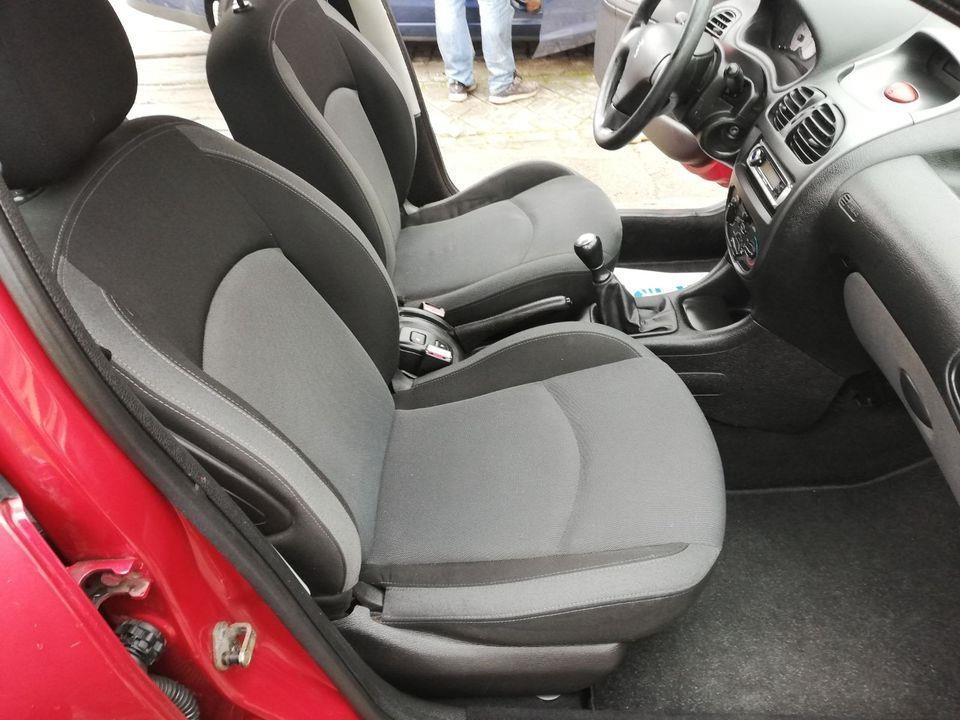 PEugeot-206