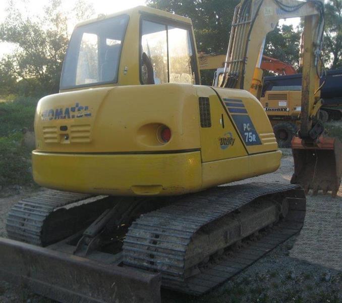 BAGER-Komatsu-PC75R---