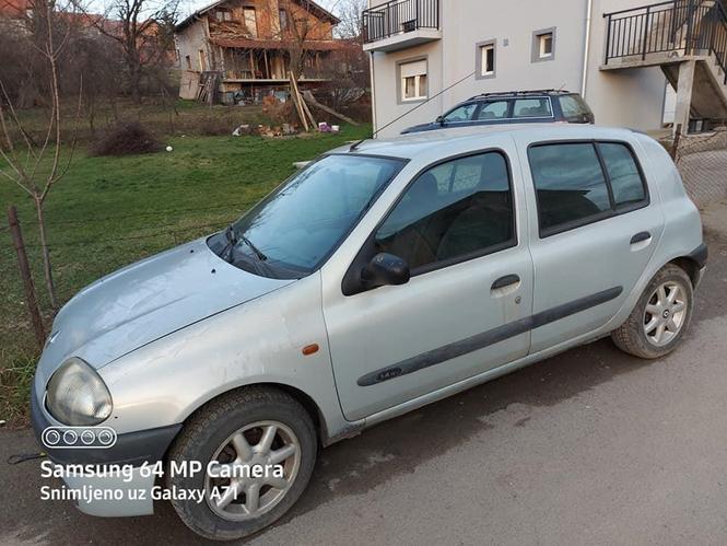 Vise auta u ponudi