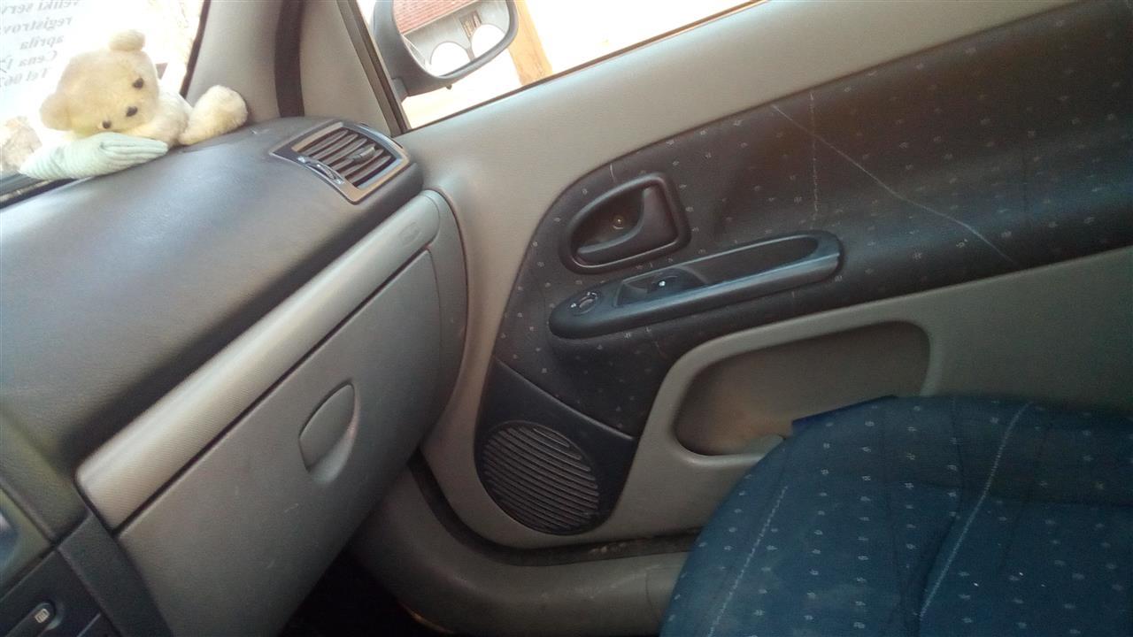 RENAULT-CLIO-1-2