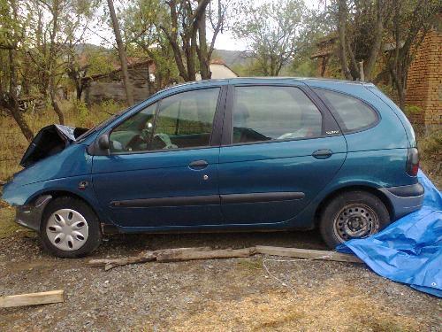 Renault-Megane--