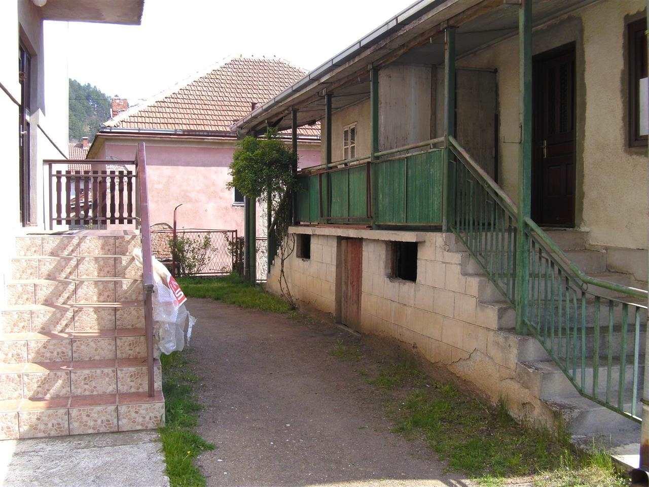 Kuca-nova-+-stara-Uzice