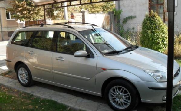Ford-Focus-1-6-16v-ghia--02