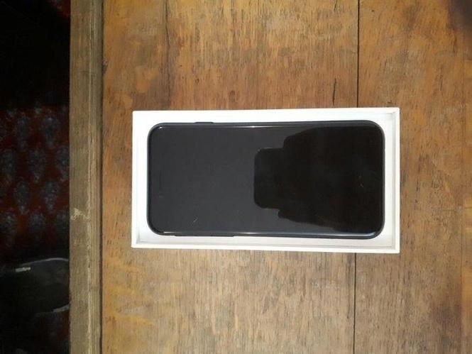 iPhone 7 32 g crni 