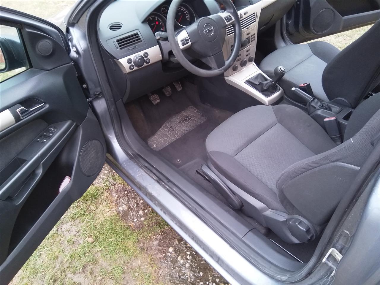 Opel-Astra-H-1-7-cdti-GTC