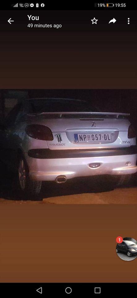 Automobil