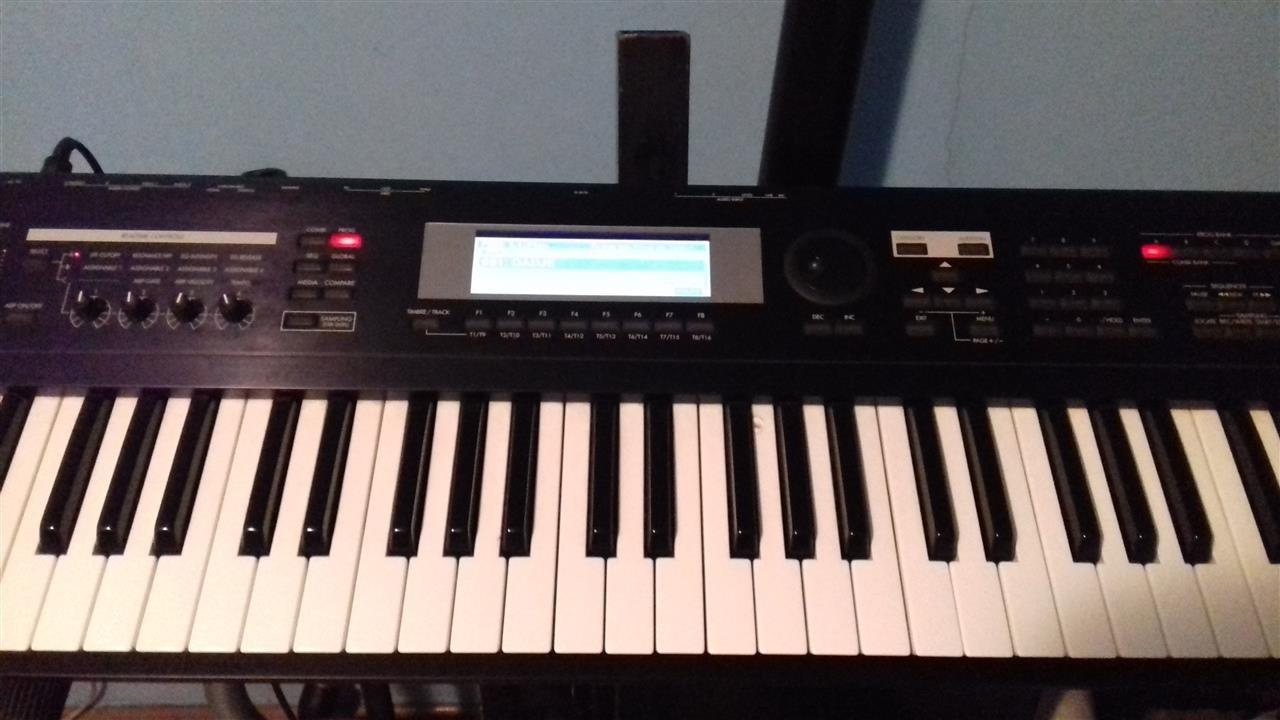 KORG-TR-TRITON