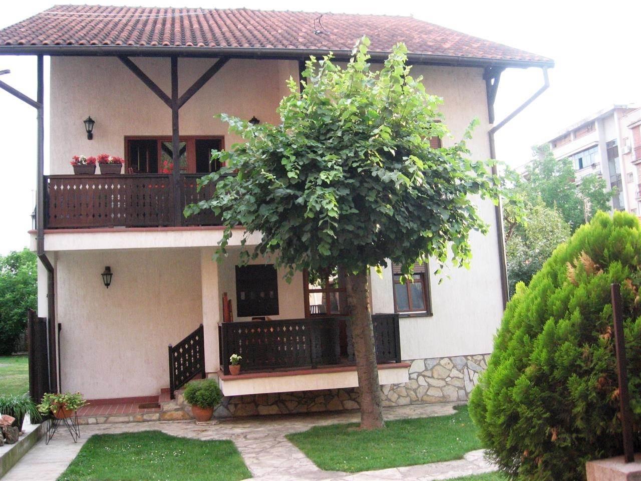 Na-prodaju-kuća-u-samom-centru-Uba