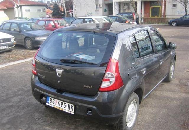 Dacia-Sandero--08