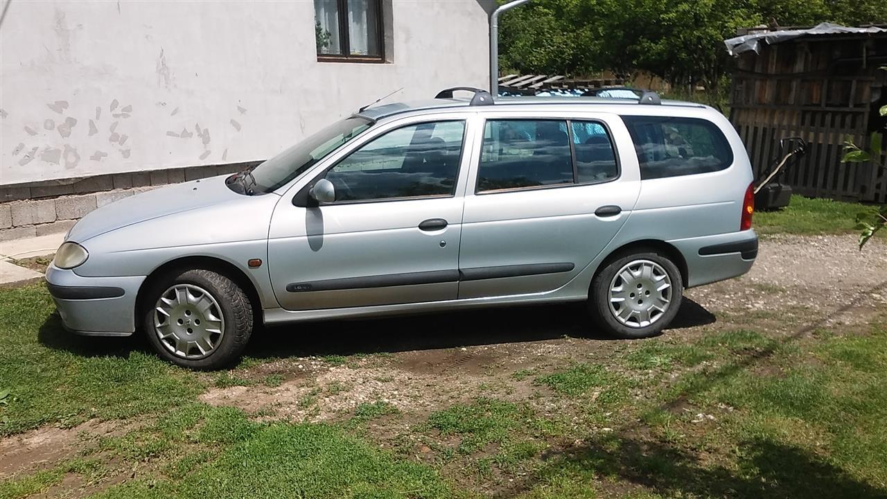 Renault-Megane--01