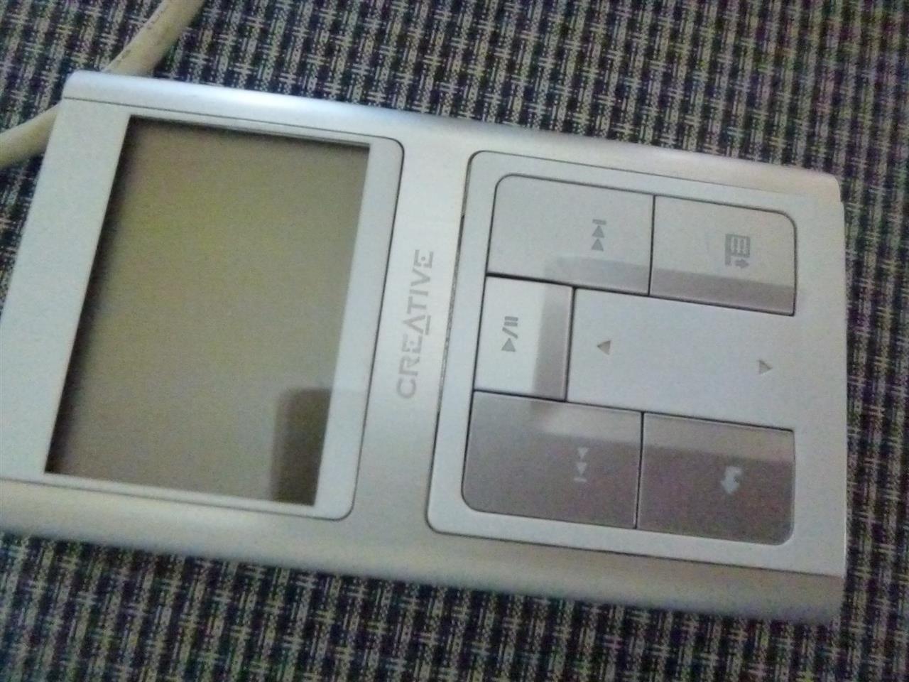 Creative--Mp3-player-20GB-----up-to-20h-playing