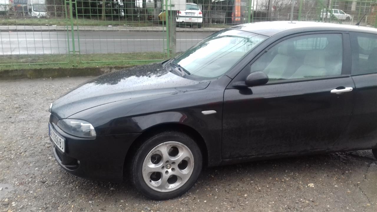 NA-PRODAJU-ALFA-147--2005god-