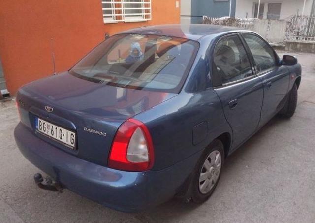 Daewoo-Nubira--99-