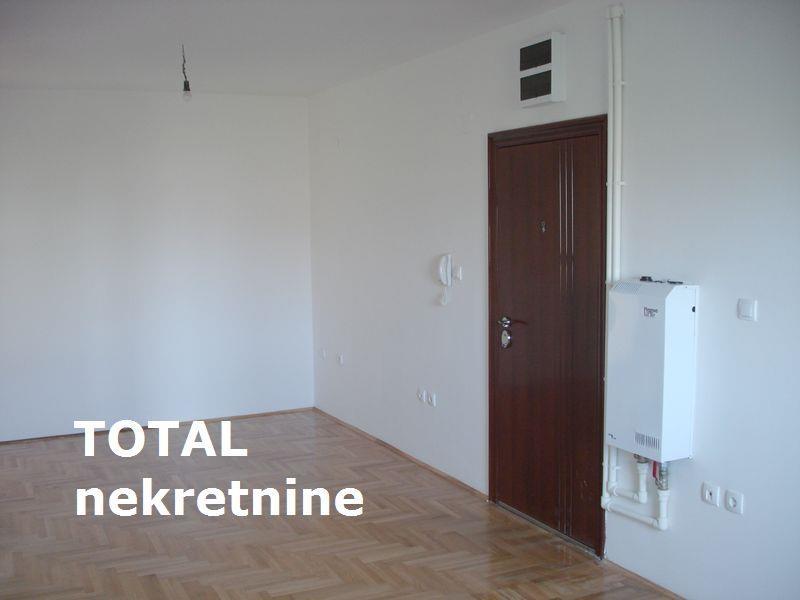 Odmah-useljiv-trosoban-stan-