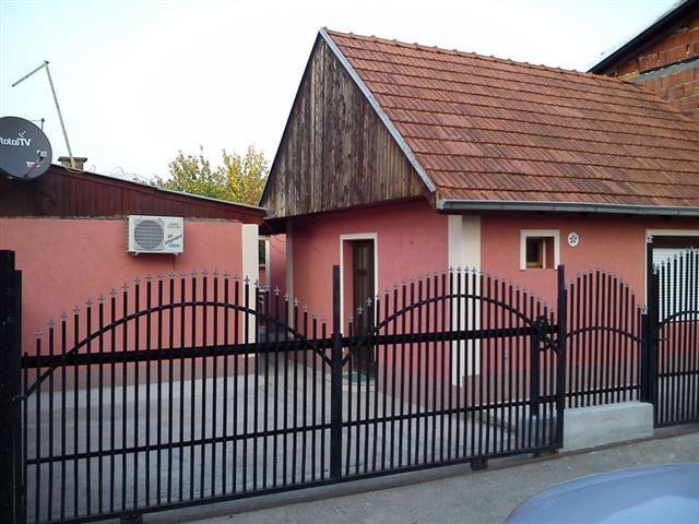 Dve-kuće-od-35m2-i-65m2-u-Nišu