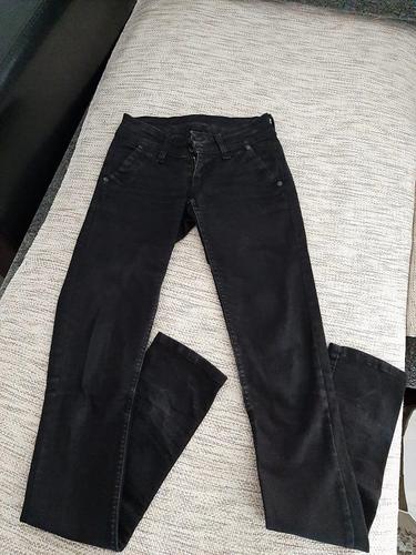 Crne pantalone