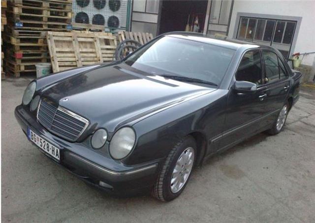 Mercedes-Benz-E220-cdi-elegance--02--
