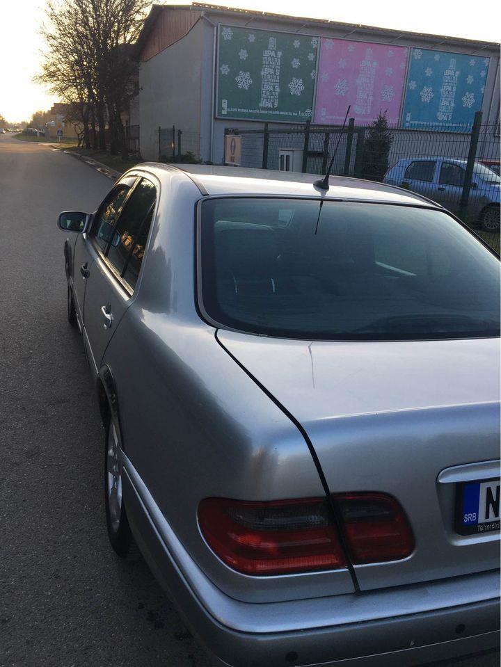 Mercedes-E220