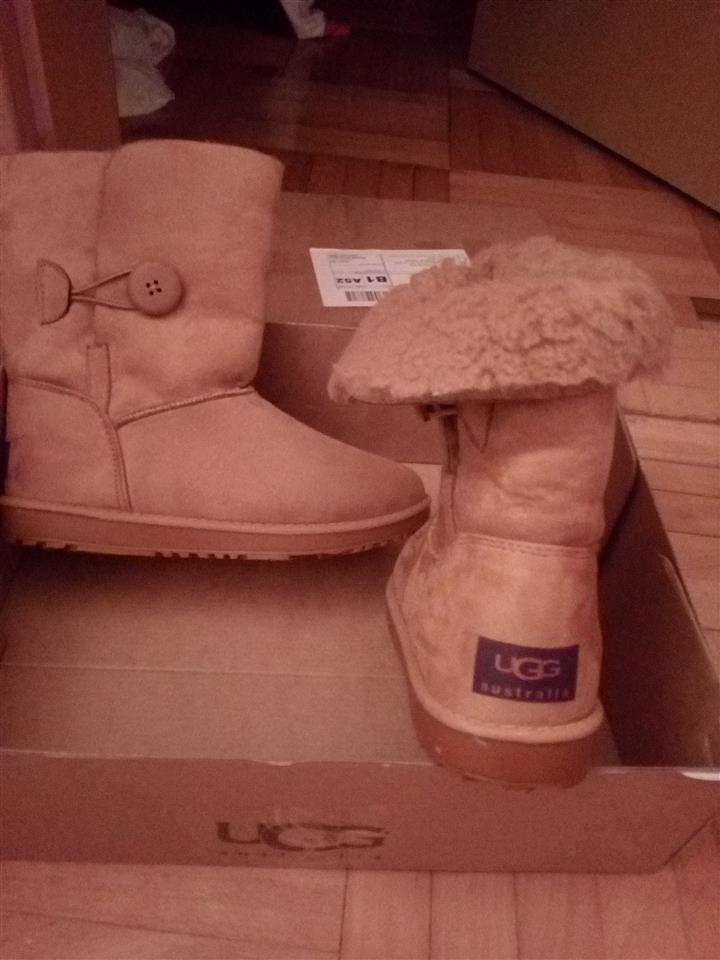 UGG