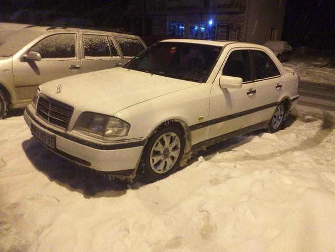 Mercedes  C 200
