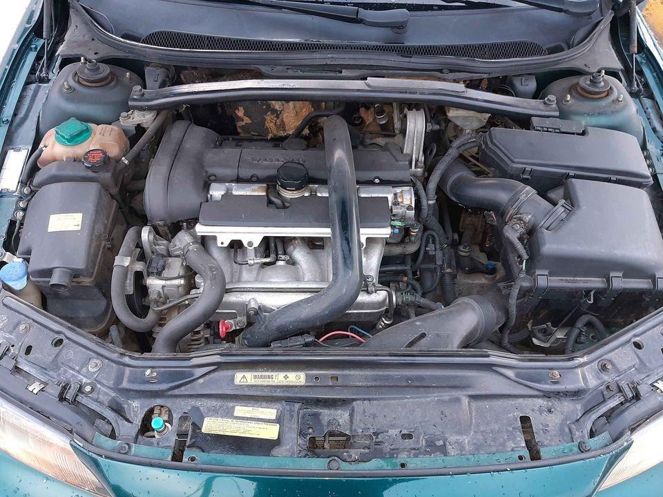 VOLVO-V70