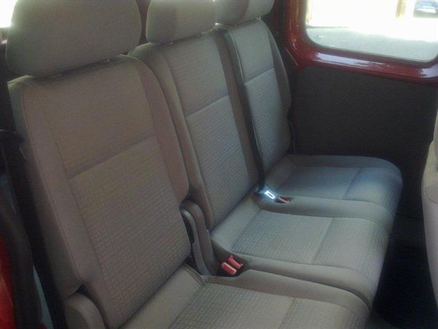 VW-CADDY--05-