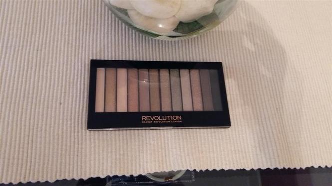 MAKEUP REVOLUTION Iconic2