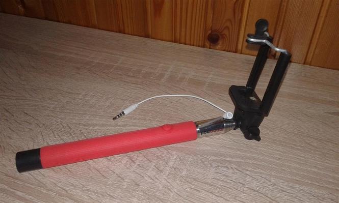 prodajem selfie štap crveni
