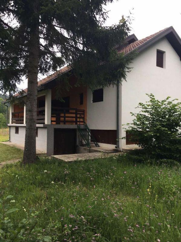 Plac-i-kuca-Tara-Sokolina