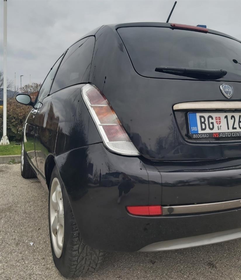 Lancia-Ypsilon-1-4-