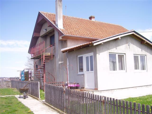 Kuce  140m2 u Varni