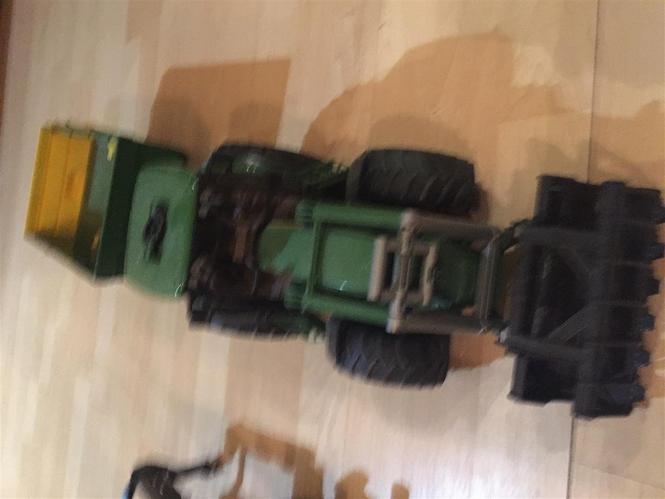 Bruder John Deere Traktor i Prikolica