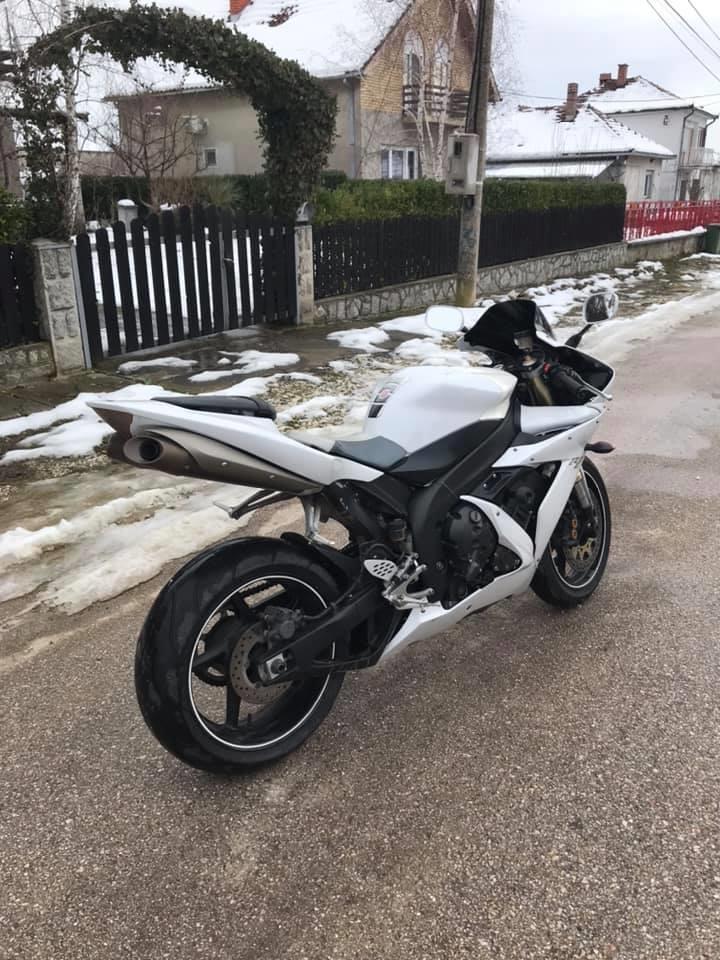 Yamaha-R1